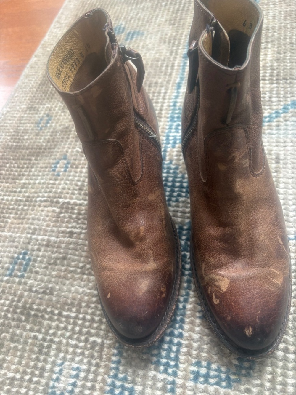 Frye leather short bootie, pointed toe, zip entry, perfectly distressed, size 6